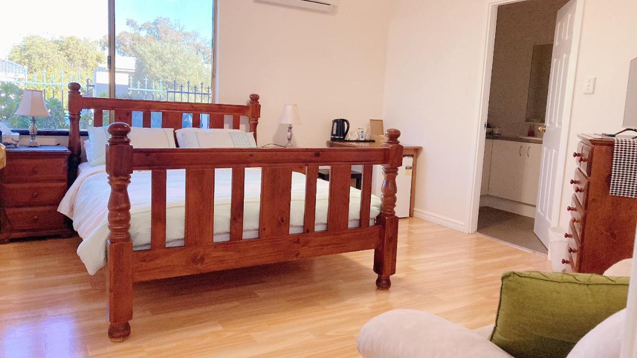 The Royal Dolphin Bed & Breakfast Safety Bay Rockingham Dış mekan fotoğraf