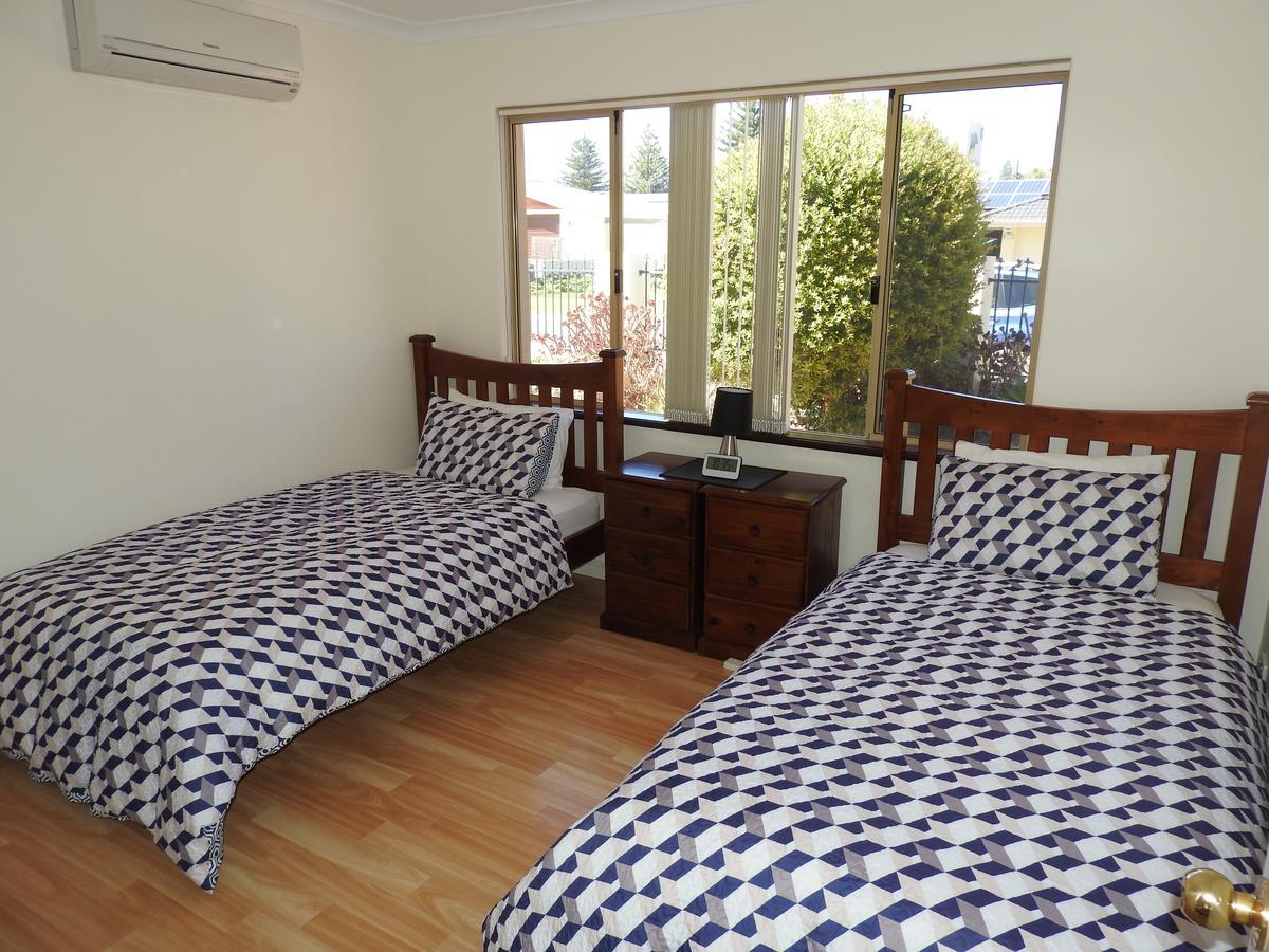 The Royal Dolphin Bed & Breakfast Safety Bay Rockingham Dış mekan fotoğraf